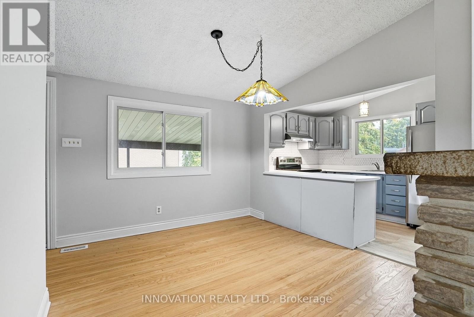 












2302 HORTON STREET

,
Ottawa,




Ontario
K1G3E8

