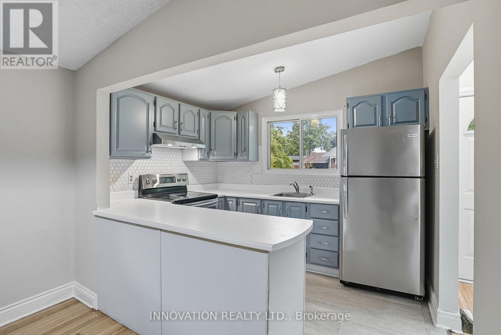 












2302 HORTON STREET

,
Ottawa,




Ontario
K1G3E8

