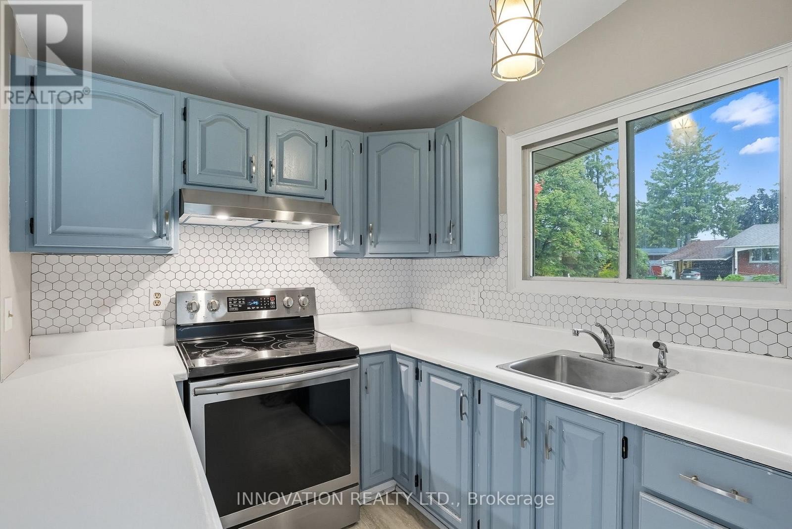 












2302 HORTON STREET

,
Ottawa,




Ontario
K1G3E8

