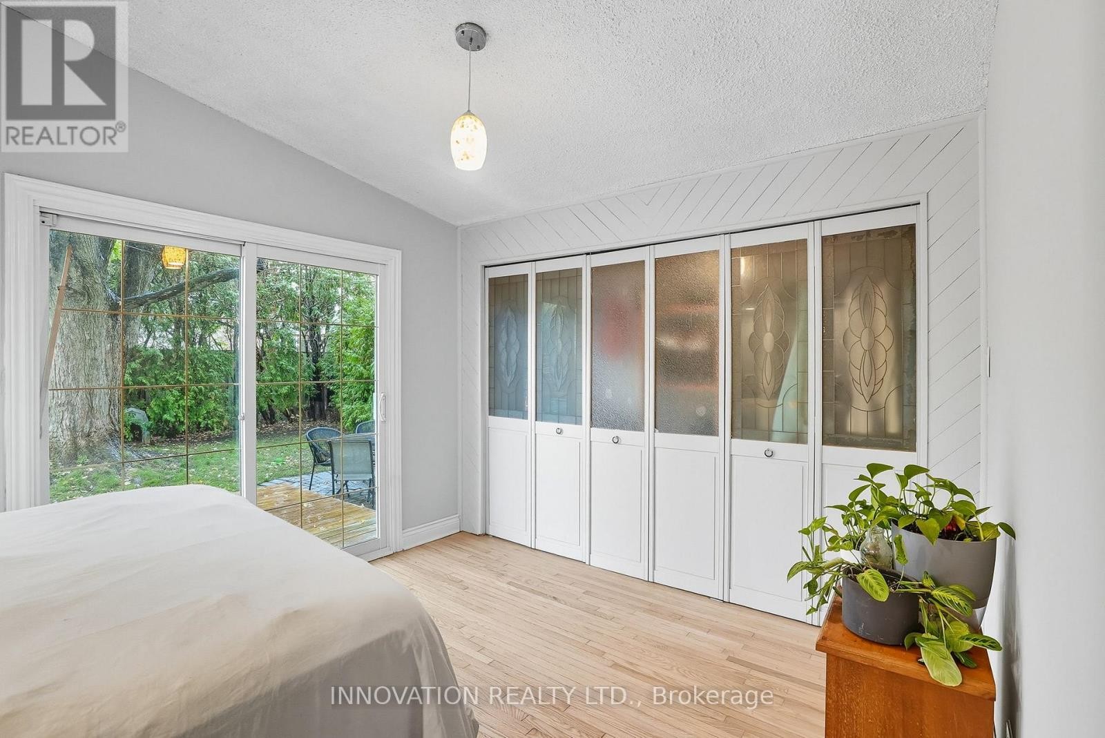 












2302 HORTON STREET

,
Ottawa,




Ontario
K1G3E8

