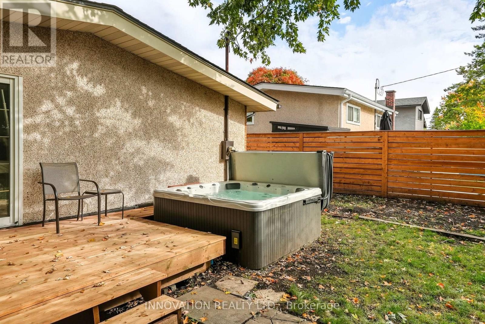 












2302 HORTON STREET

,
Ottawa,




Ontario
K1G3E8

