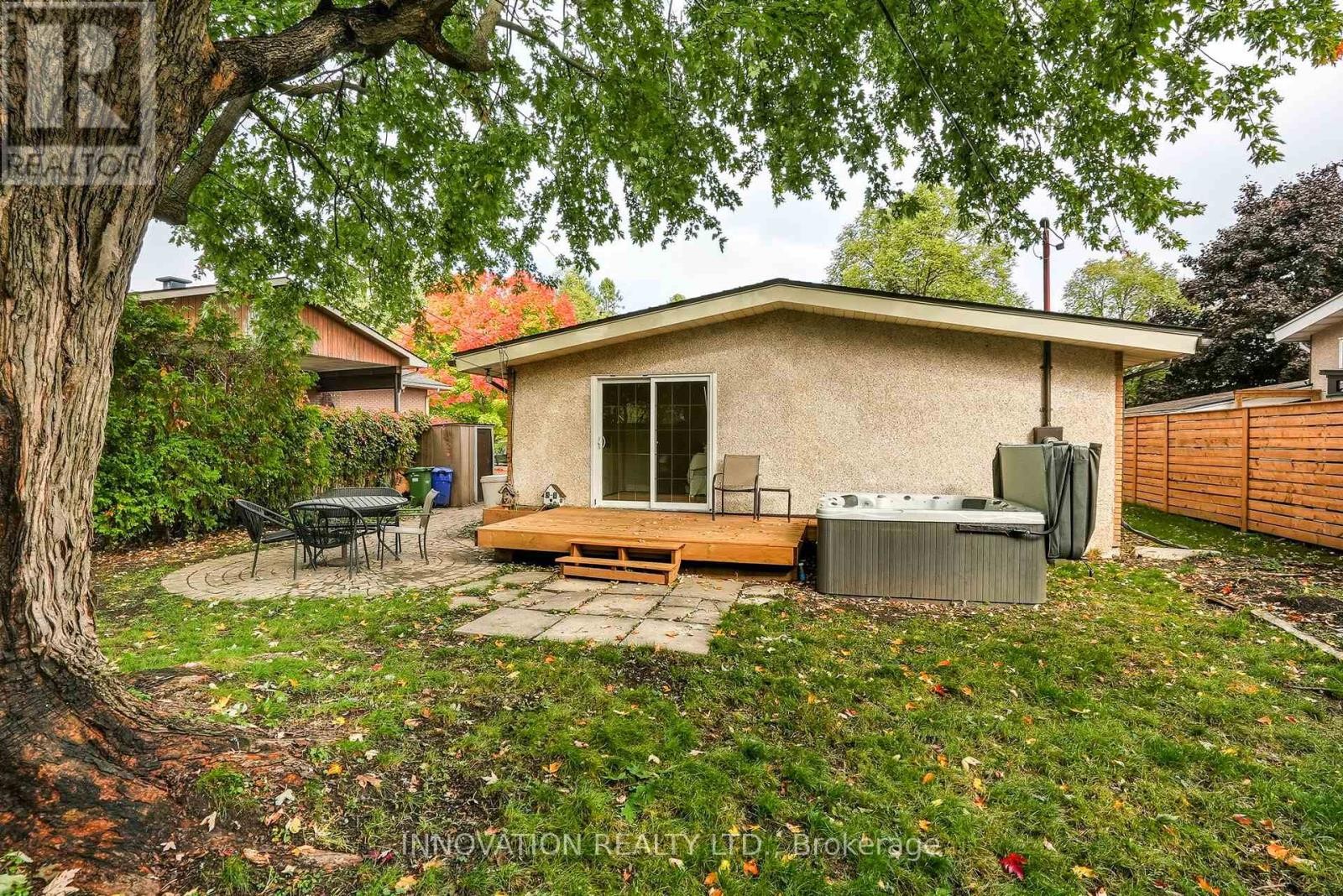 












2302 HORTON STREET

,
Ottawa,




Ontario
K1G3E8

