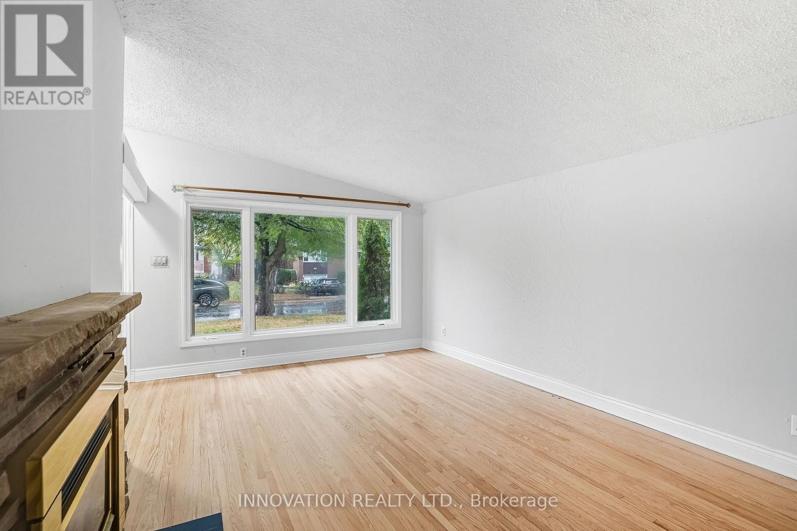 












2302 HORTON STREET

,
Ottawa,




Ontario
K1G3E8

