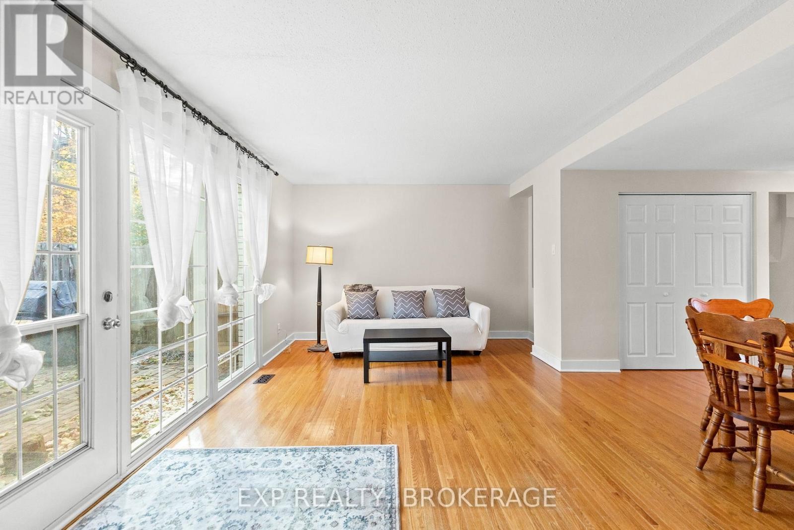 












896 WALKLEY ROAD

,
Ottawa,




Ontario
K1V6R5

