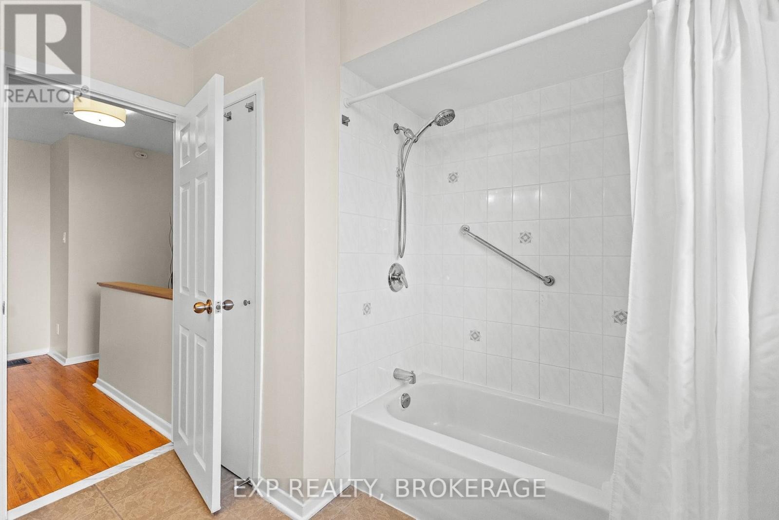 












896 WALKLEY ROAD

,
Ottawa,




Ontario
K1V6R5

