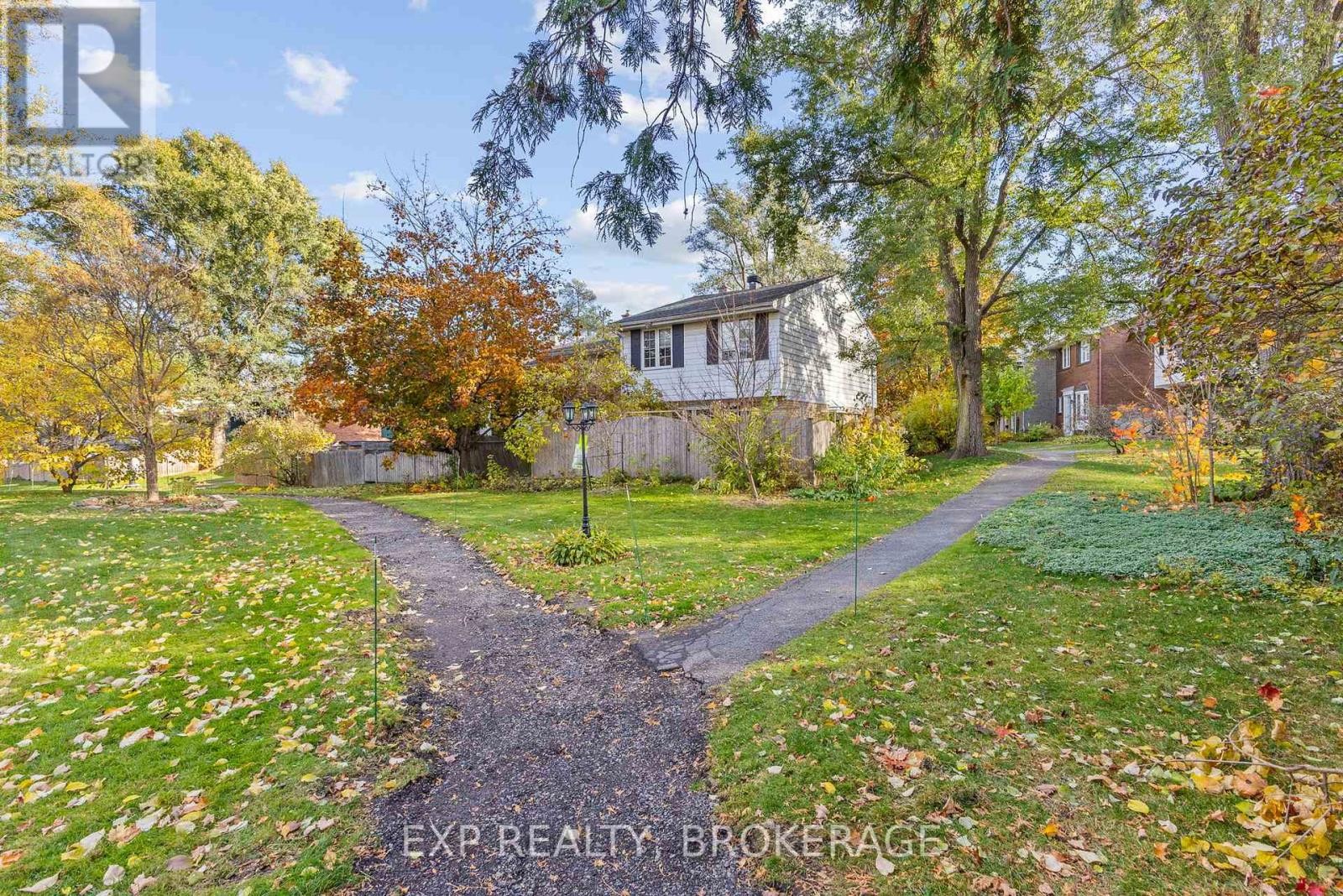 












896 WALKLEY ROAD

,
Ottawa,




Ontario
K1V6R5

