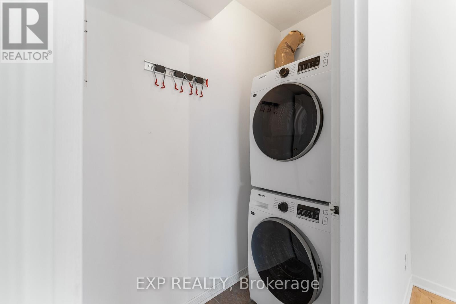 












PH10 - 215 PARKDALE AVENUE

,
Ottawa,




Ontario
K1Y4T8

