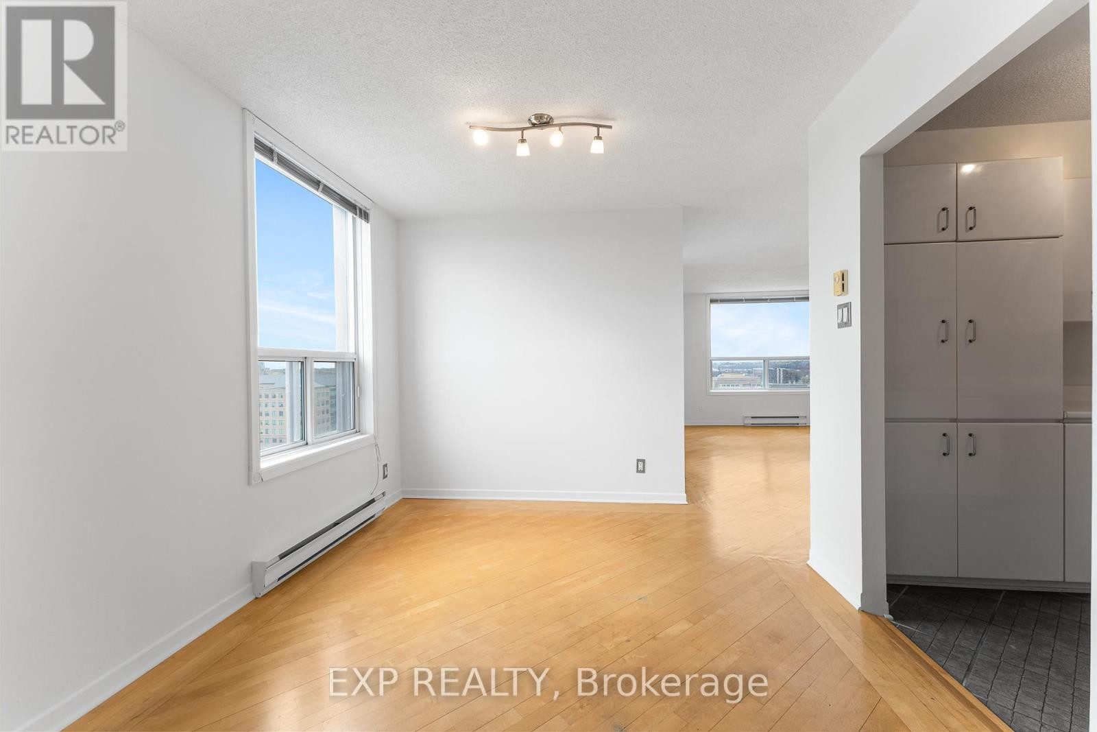 












PH10 - 215 PARKDALE AVENUE

,
Ottawa,




Ontario
K1Y4T8

