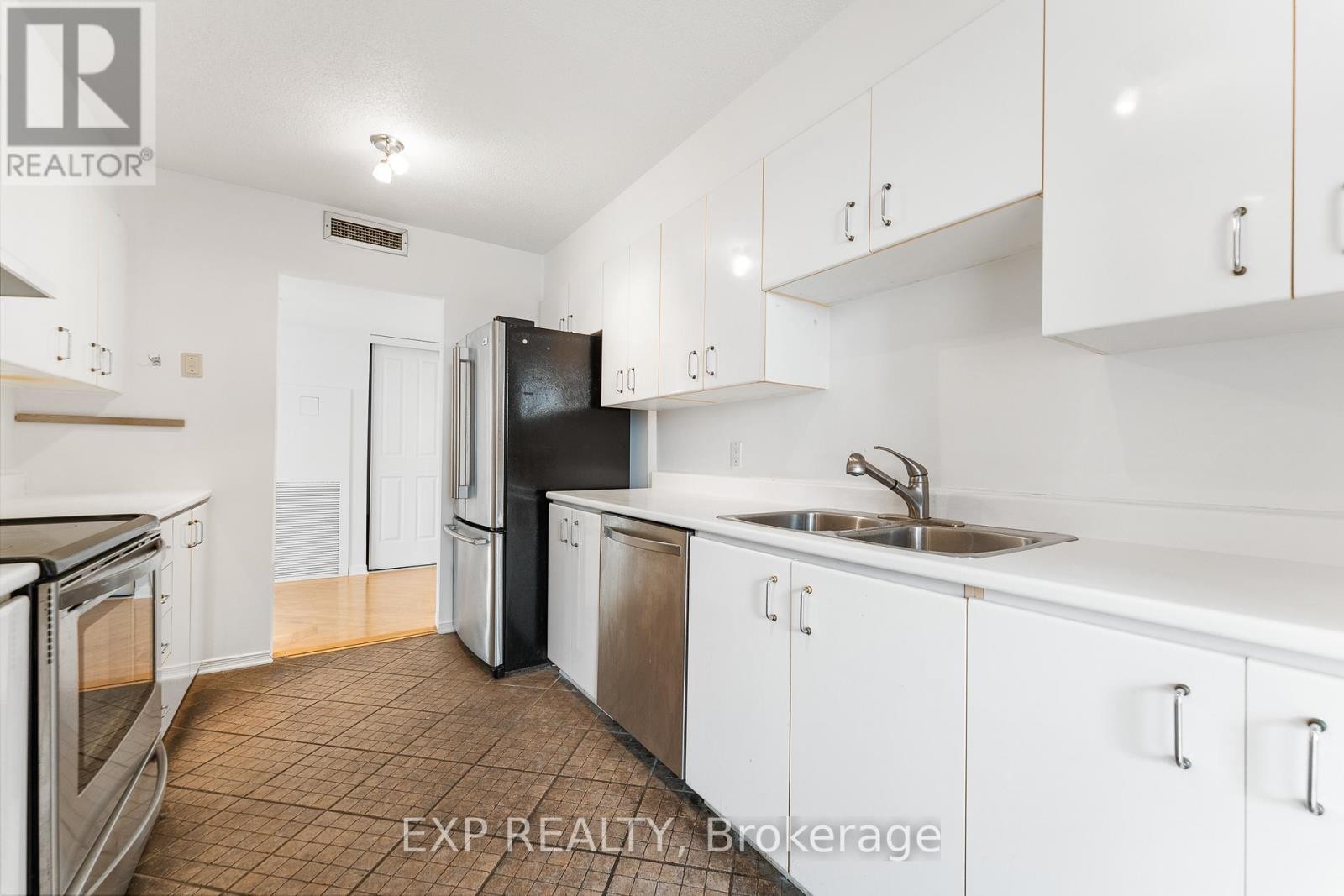 












PH10 - 215 PARKDALE AVENUE

,
Ottawa,




Ontario
K1Y4T8


