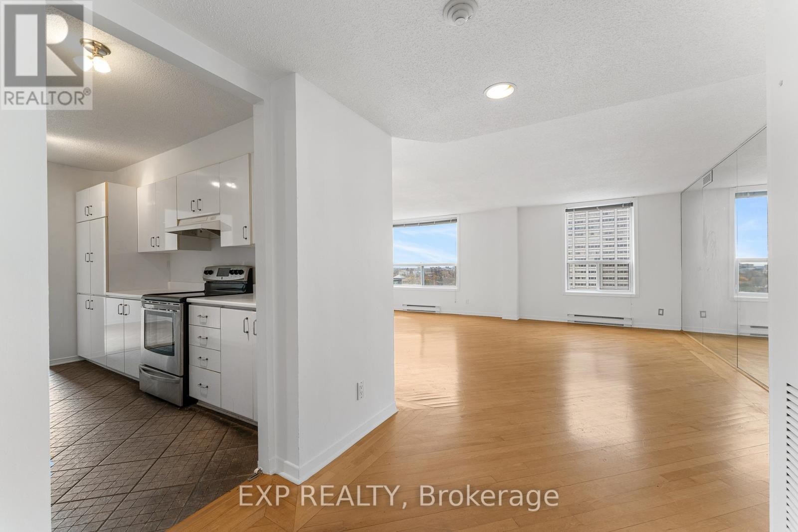 












PH10 - 215 PARKDALE AVENUE

,
Ottawa,




Ontario
K1Y4T8

