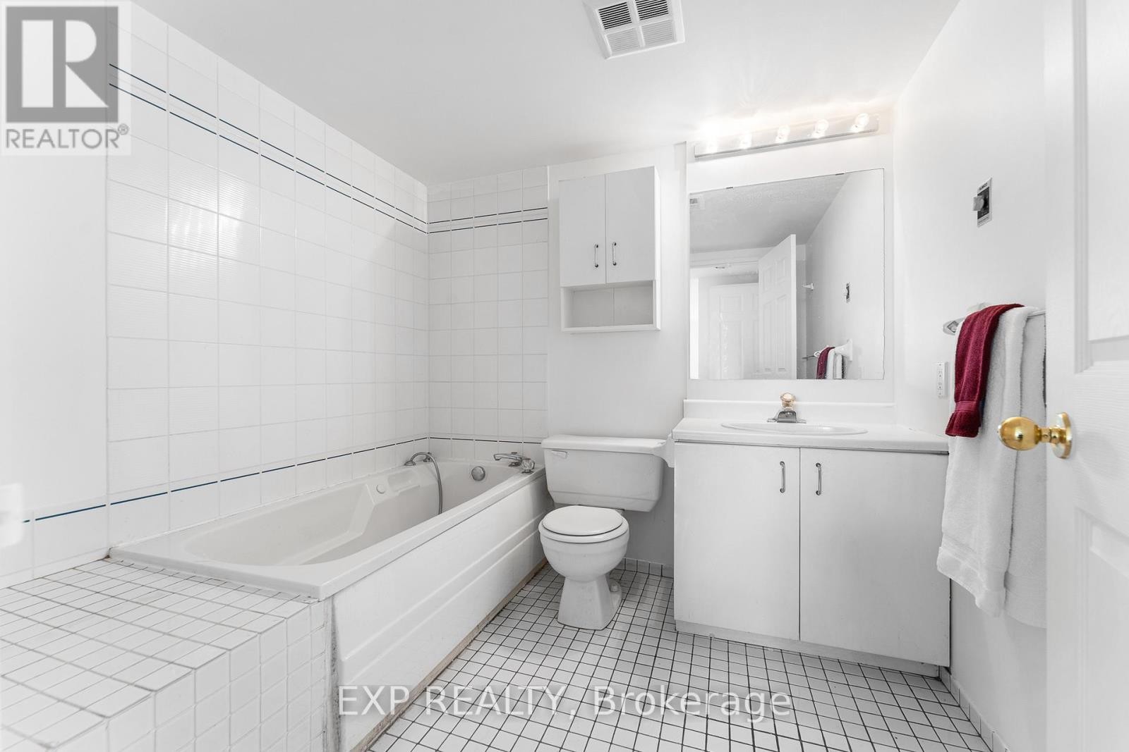 












PH10 - 215 PARKDALE AVENUE

,
Ottawa,




Ontario
K1Y4T8

