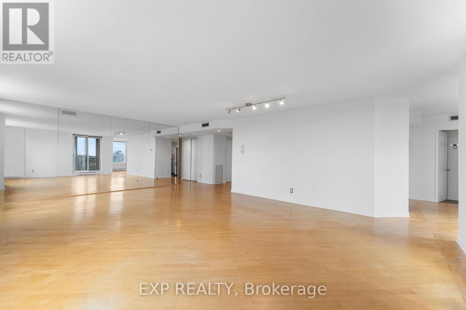 












PH10 - 215 PARKDALE AVENUE

,
Ottawa,




Ontario
K1Y4T8

