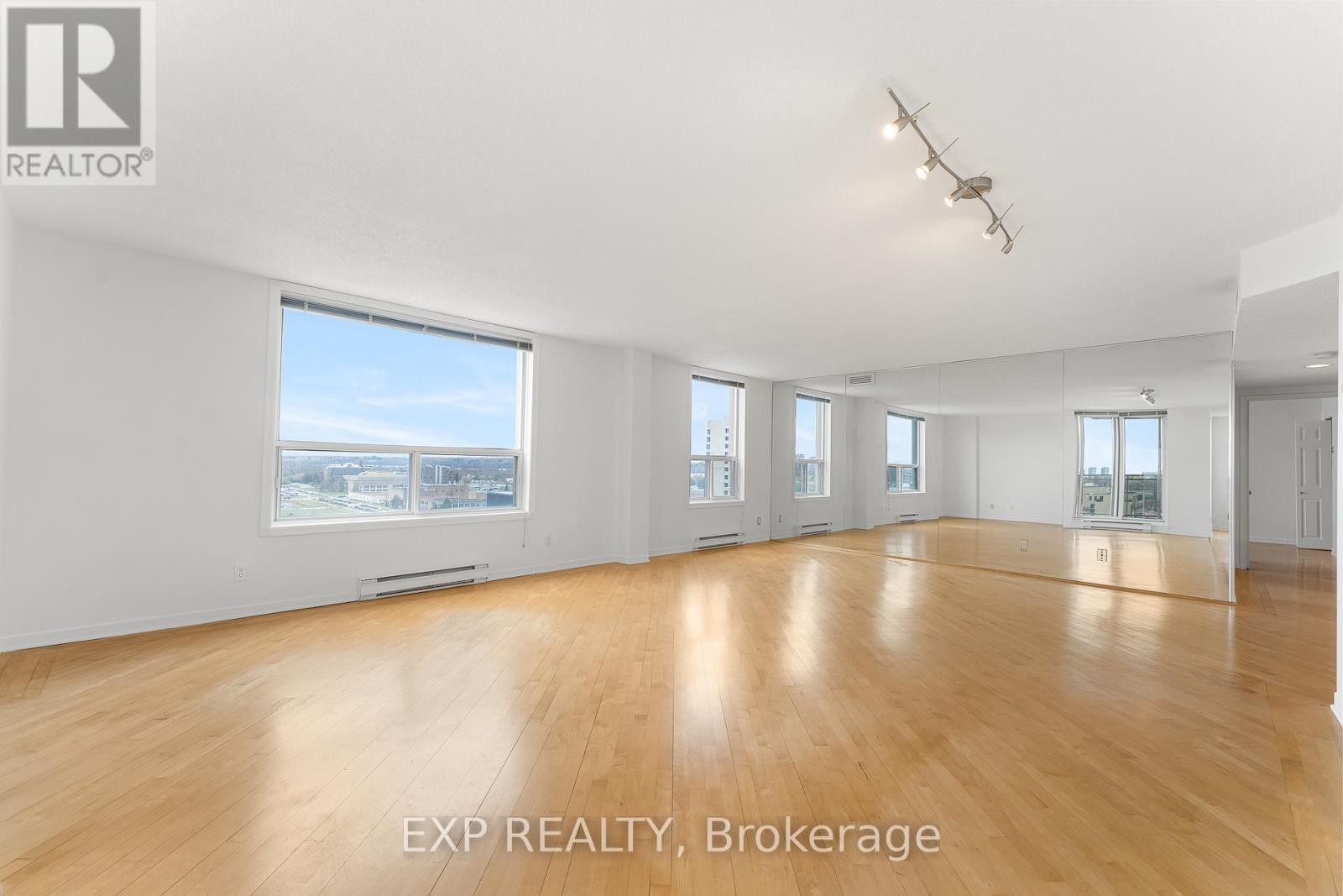 












PH10 - 215 PARKDALE AVENUE

,
Ottawa,




Ontario
K1Y4T8

