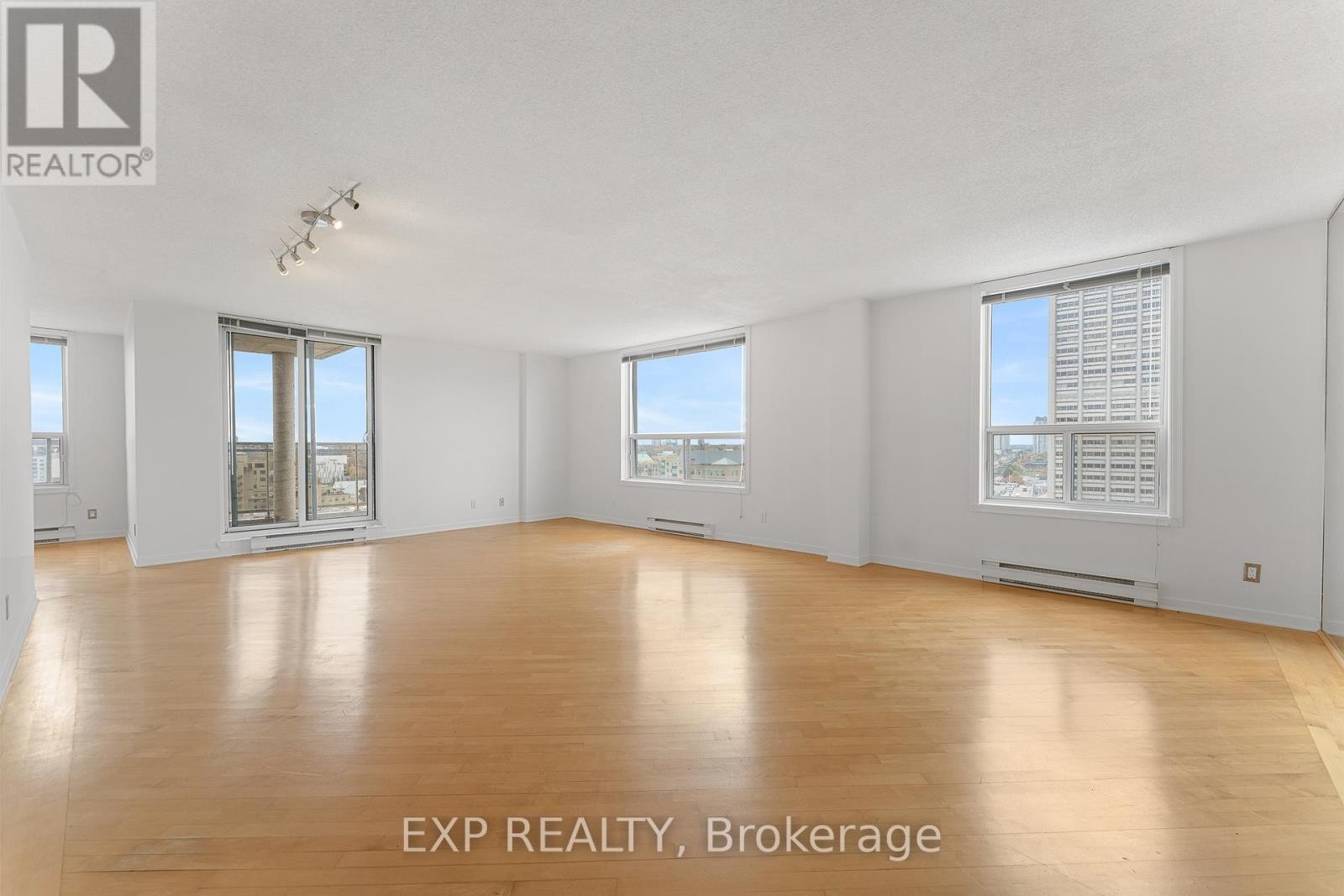 












PH10 - 215 PARKDALE AVENUE

,
Ottawa,




Ontario
K1Y4T8

