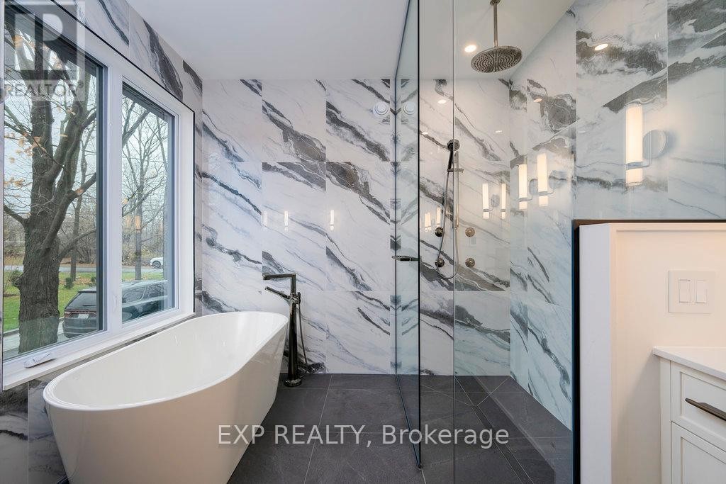 












26 CLOVELLY ROAD W

,
Ottawa,




Ontario
K1J6M2

