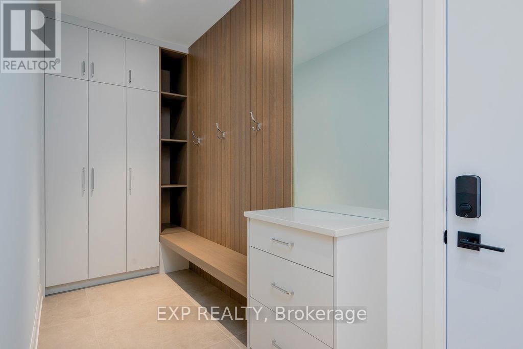 












26 CLOVELLY ROAD W

,
Ottawa,




Ontario
K1J6M2

