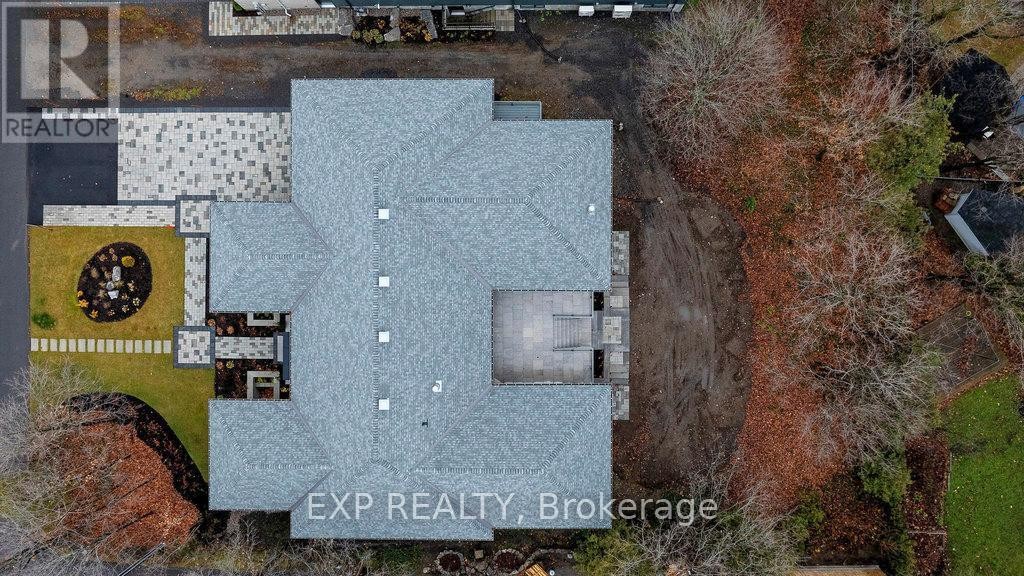 












26 CLOVELLY ROAD W

,
Ottawa,




Ontario
K1J6M2

