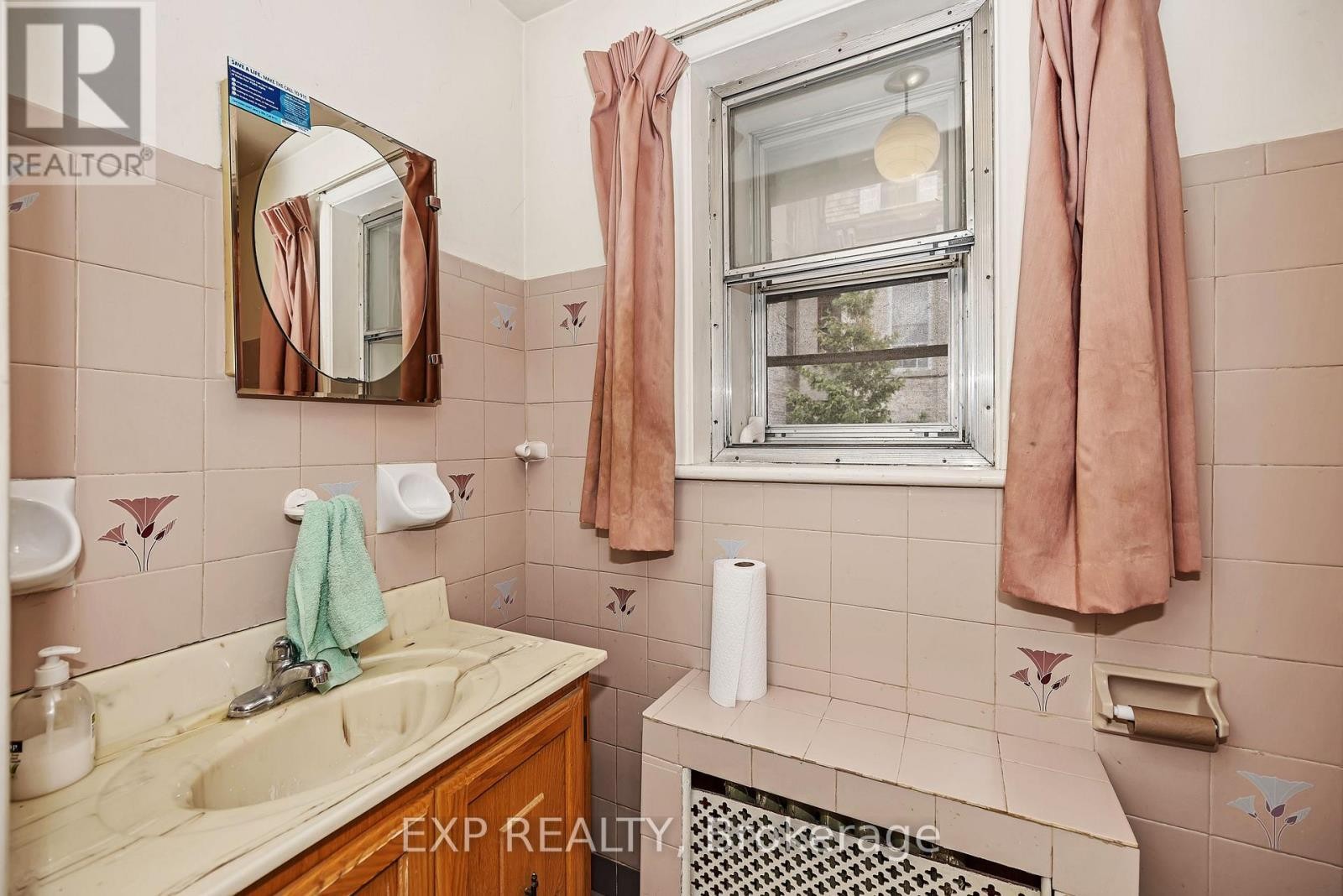 












171 DALY AVENUE

,
Ottawa,




Ontario
K1N6E8

