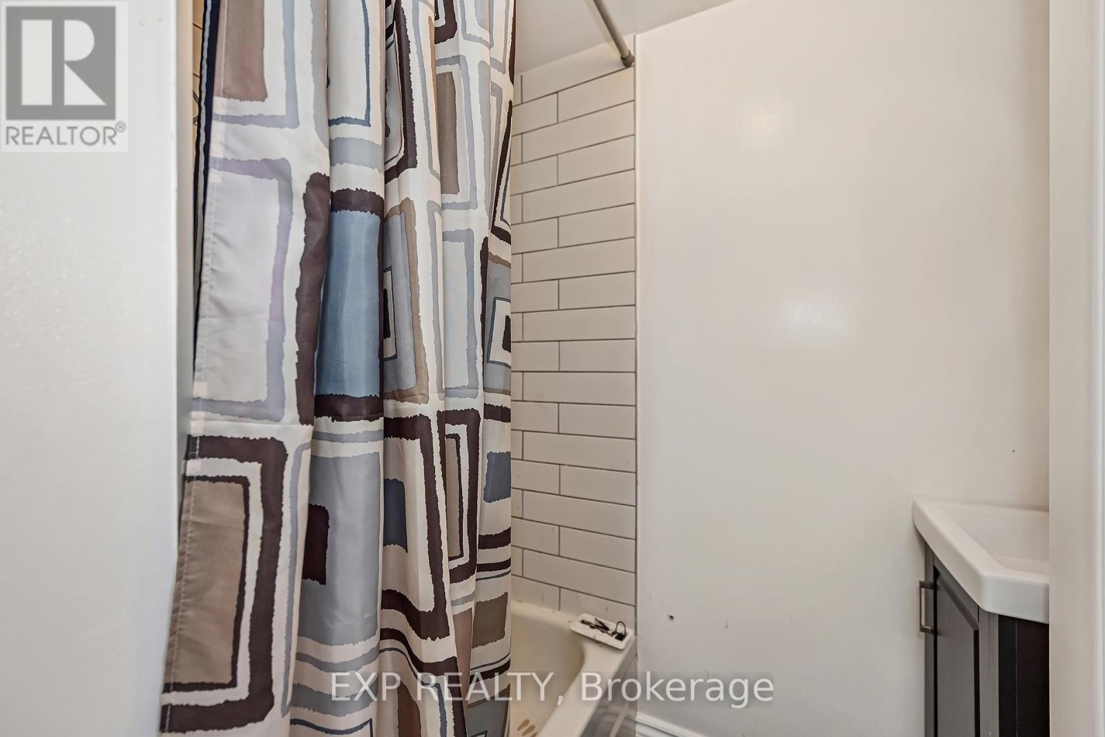 












171 DALY AVENUE

,
Ottawa,




Ontario
K1N6E8

