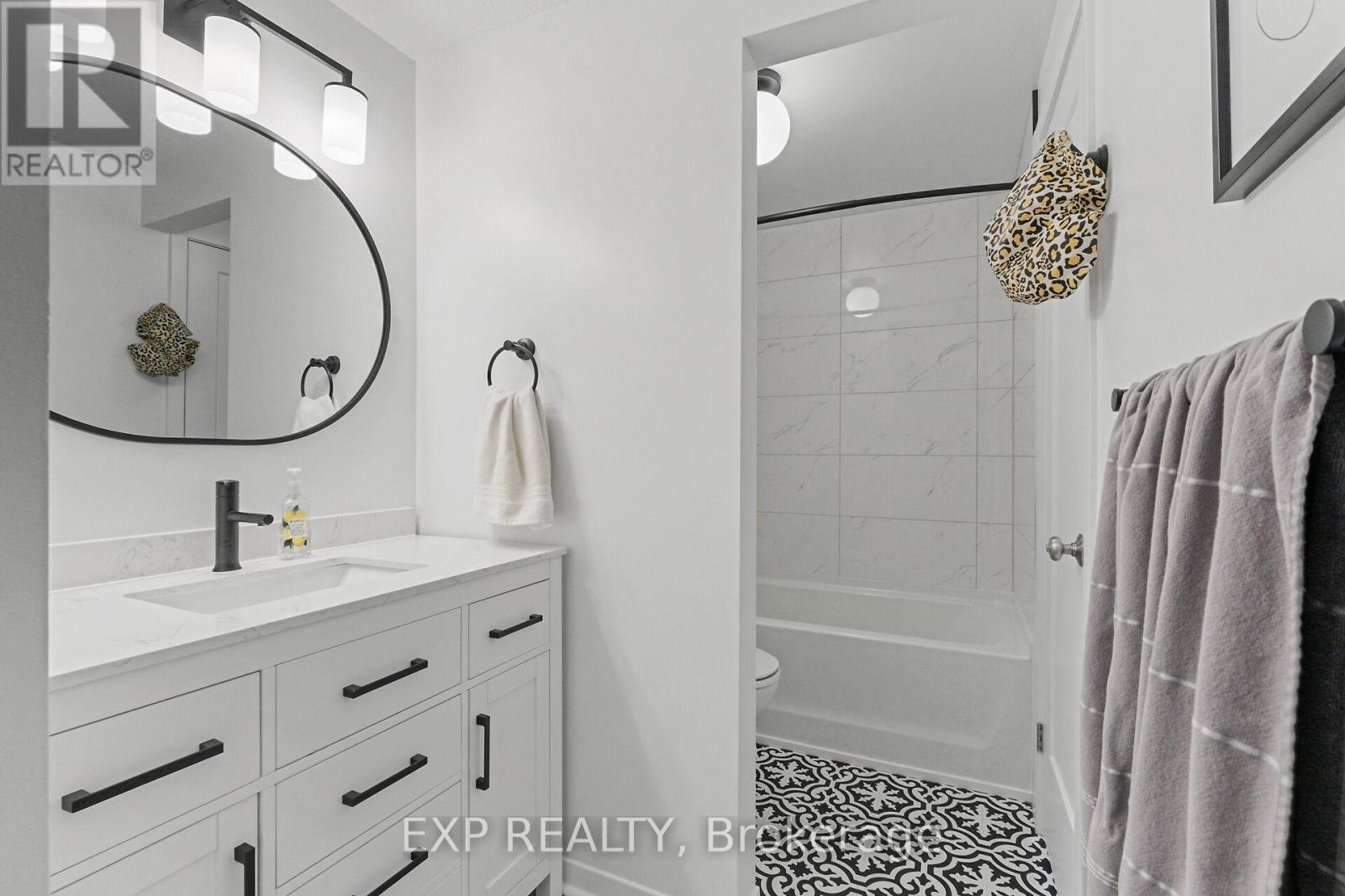 












60 - 6247 SUNDOWN CRESCENT

,
Ottawa,




Ontario
K1C2M1

