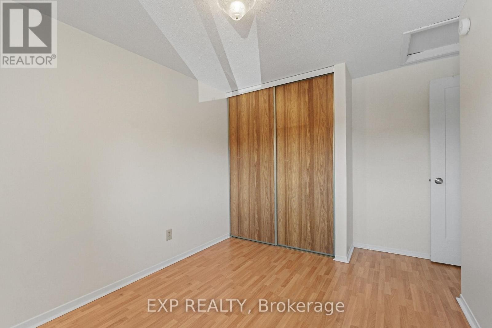 












60 - 6247 SUNDOWN CRESCENT

,
Ottawa,




Ontario
K1C2M1

