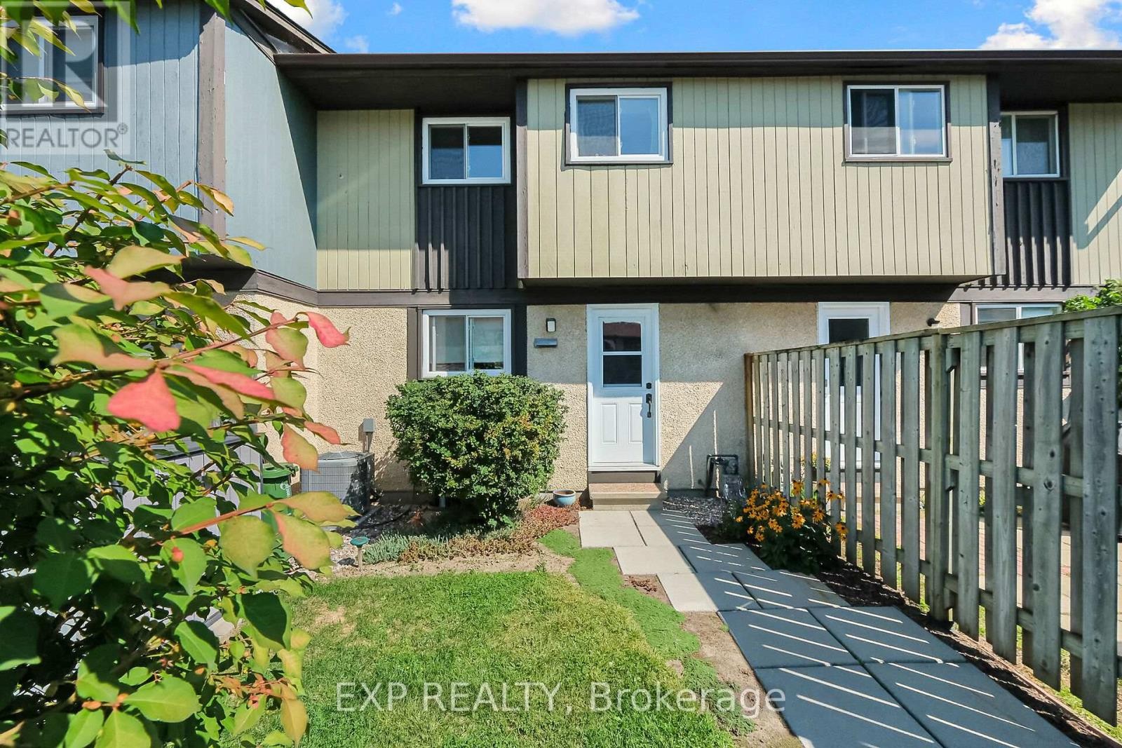 












60 - 6247 SUNDOWN CRESCENT

,
Ottawa,




Ontario
K1C2M1

