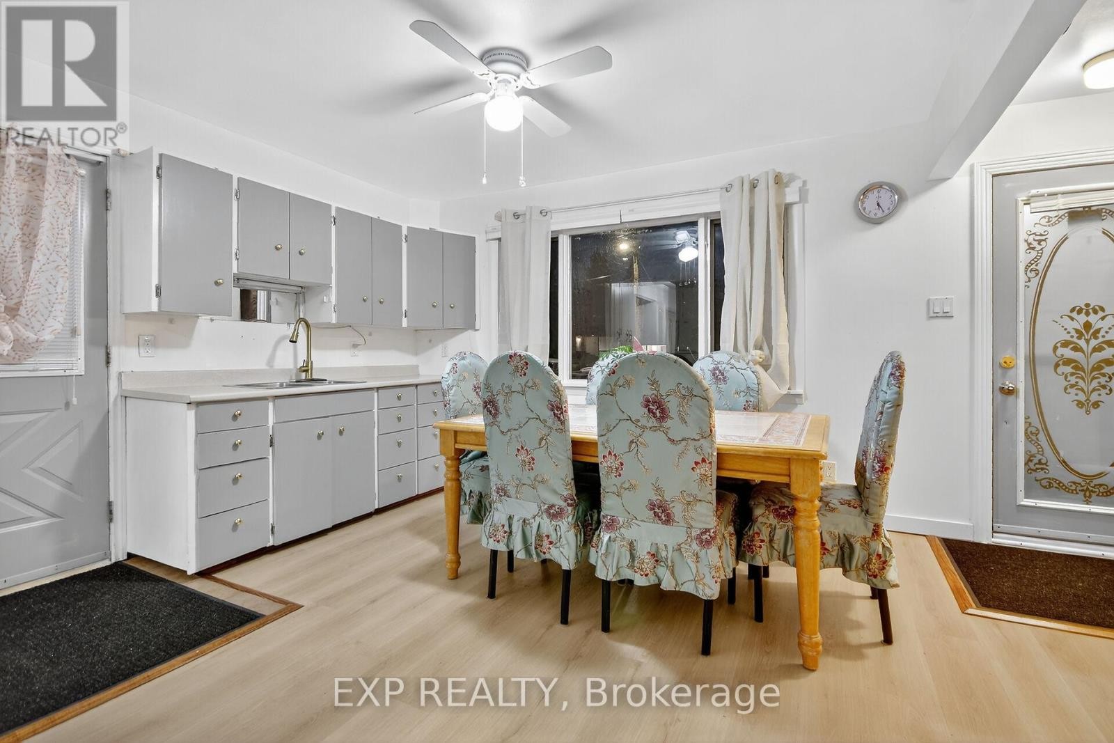 












41 HWY 5 W STREET

,
South Dundas,




Ontario
K0C1X0

