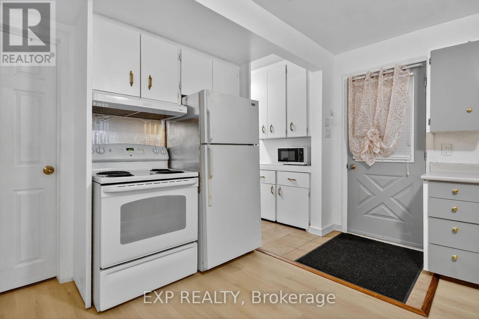 












41 HWY 5 W STREET

,
South Dundas,




Ontario
K0C1X0

