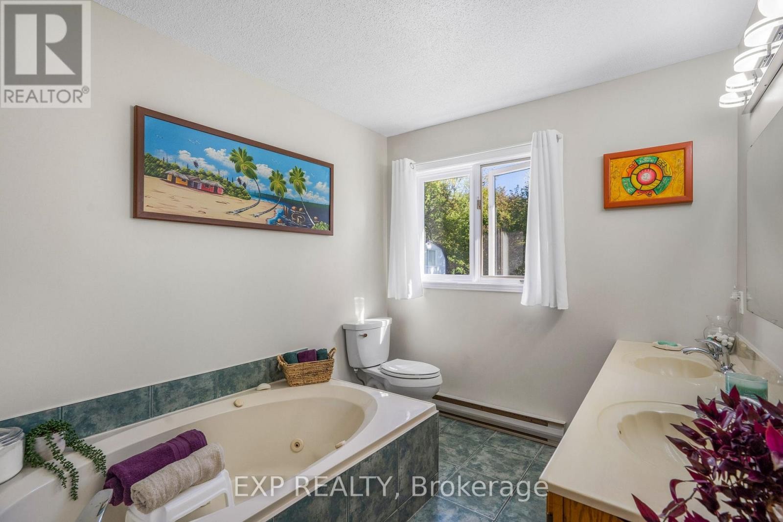 












1887 CANAAN ROAD

,
Clarence-Rockland,




Ontario
K4K1K9

