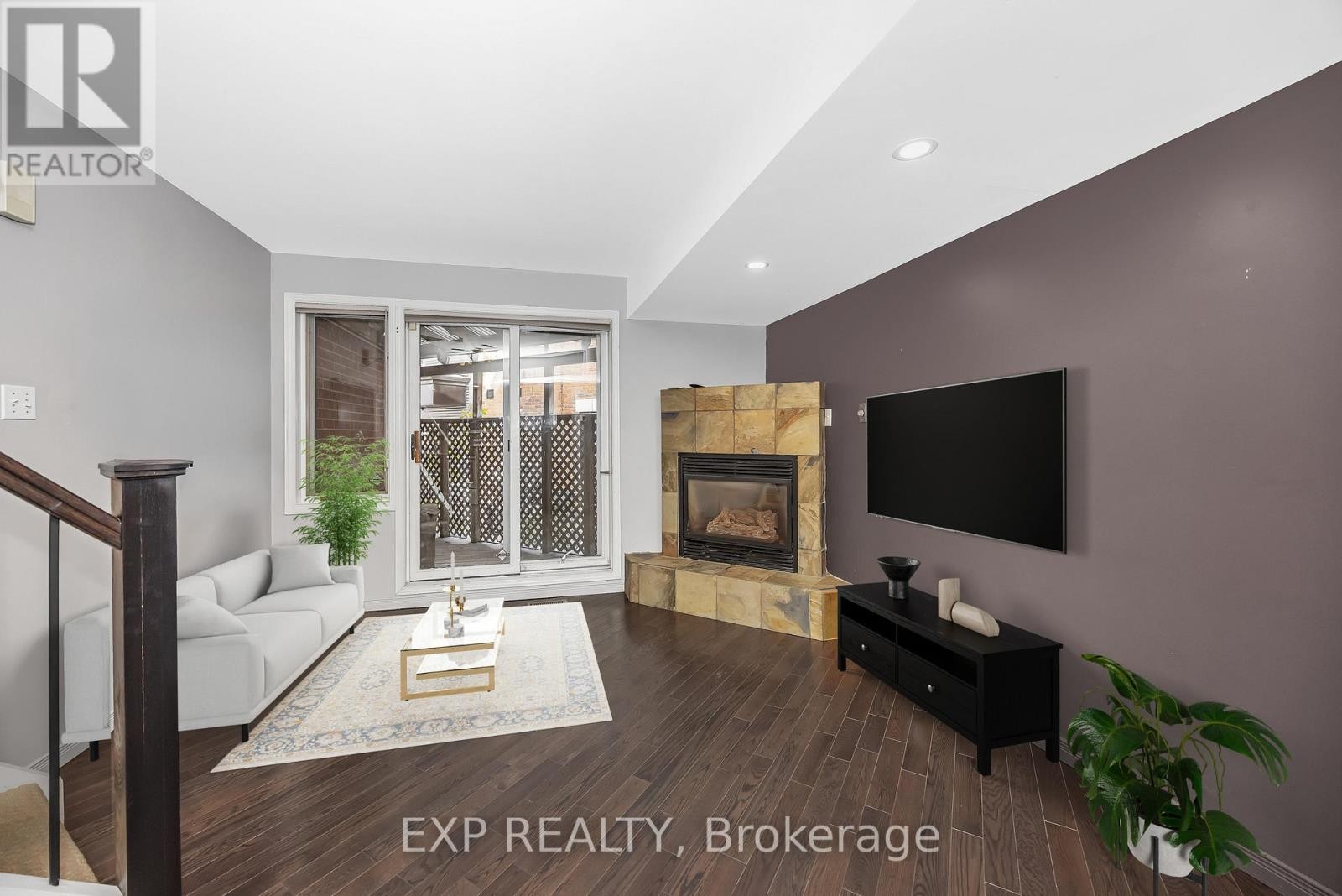 












2 - 518 LISGAR STREET

,
Ottawa,




Ontario
K1R5H5

