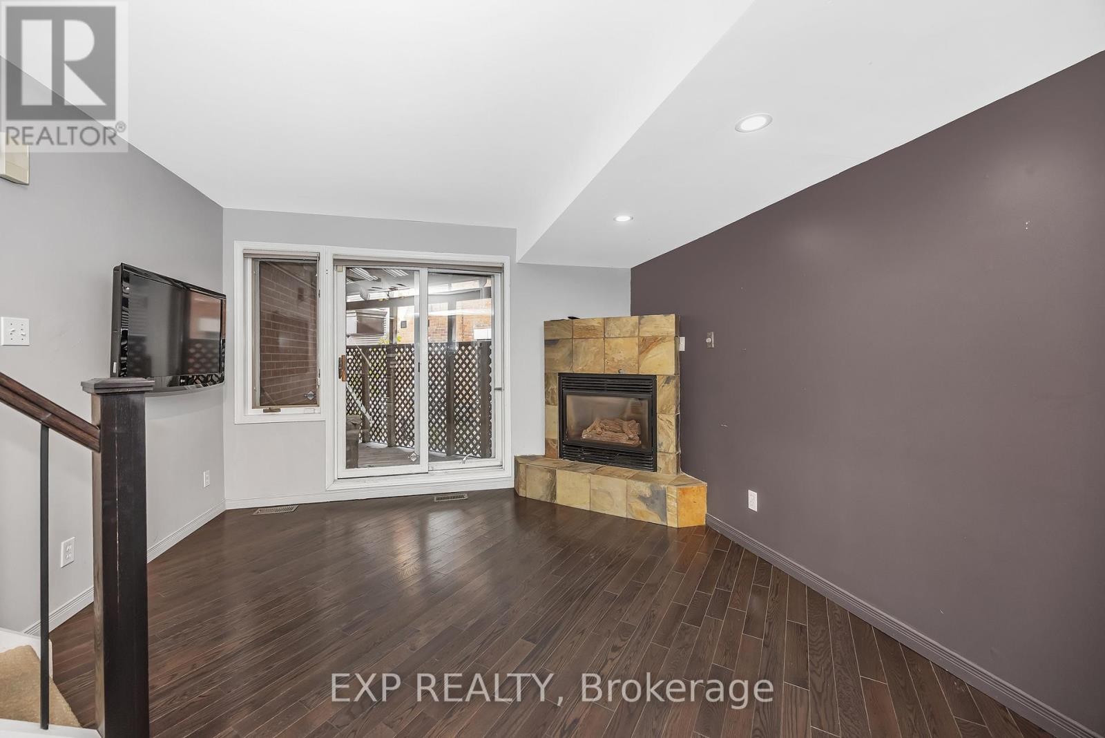 












2 - 518 LISGAR STREET

,
Ottawa,




Ontario
K1R5H5

