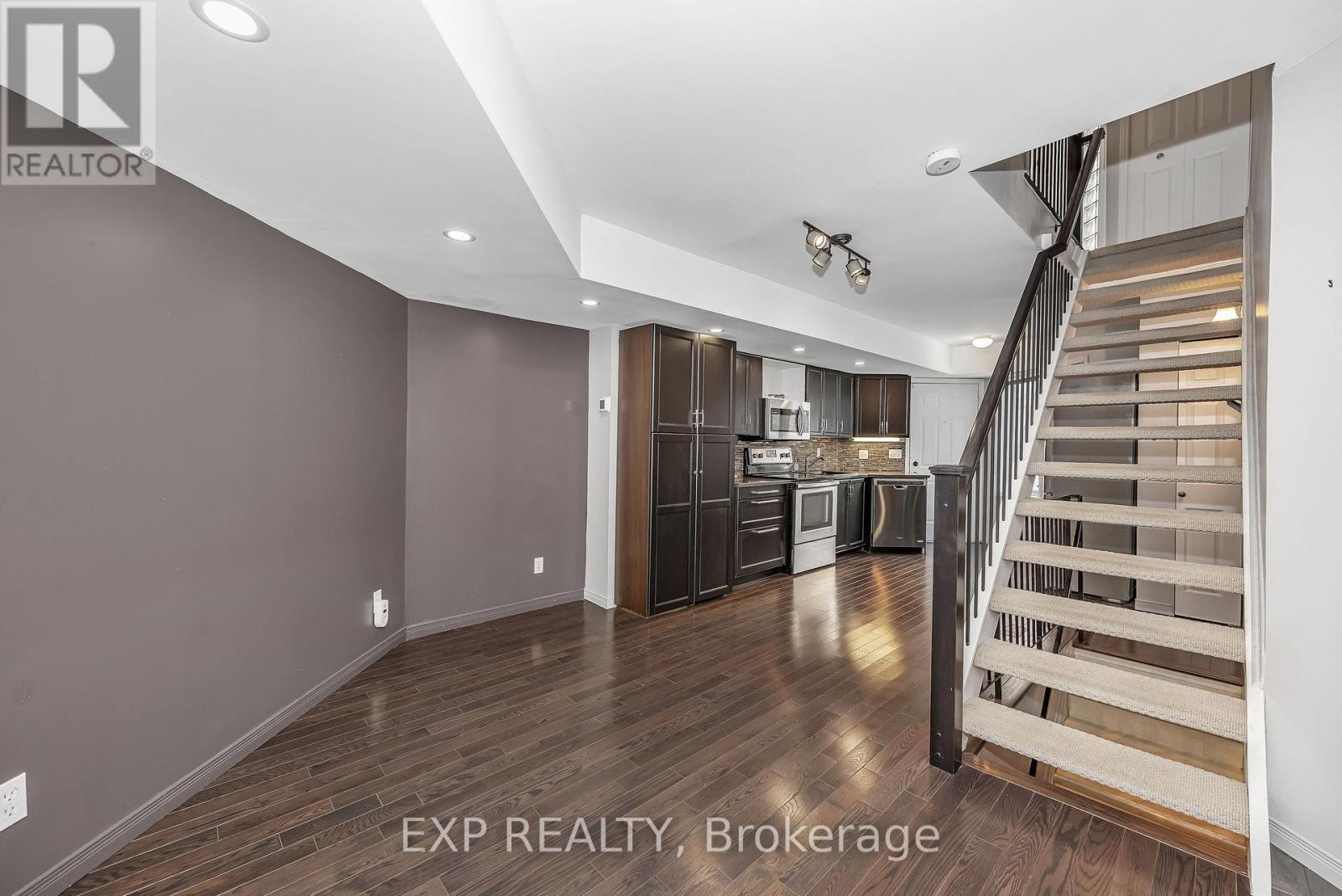 












2 - 518 LISGAR STREET

,
Ottawa,




Ontario
K1R5H5

