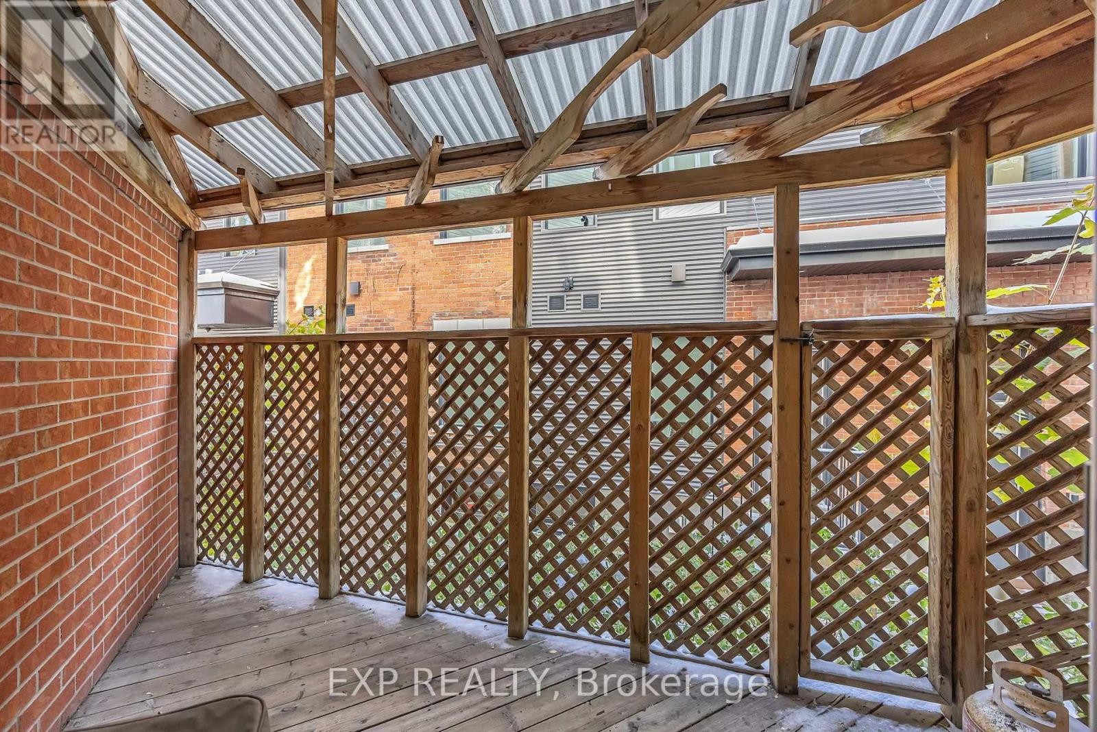 












2 - 518 LISGAR STREET

,
Ottawa,




Ontario
K1R5H5

