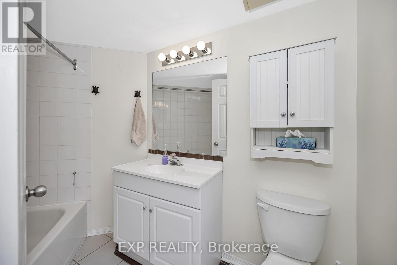 












2 - 518 LISGAR STREET

,
Ottawa,




Ontario
K1R5H5

