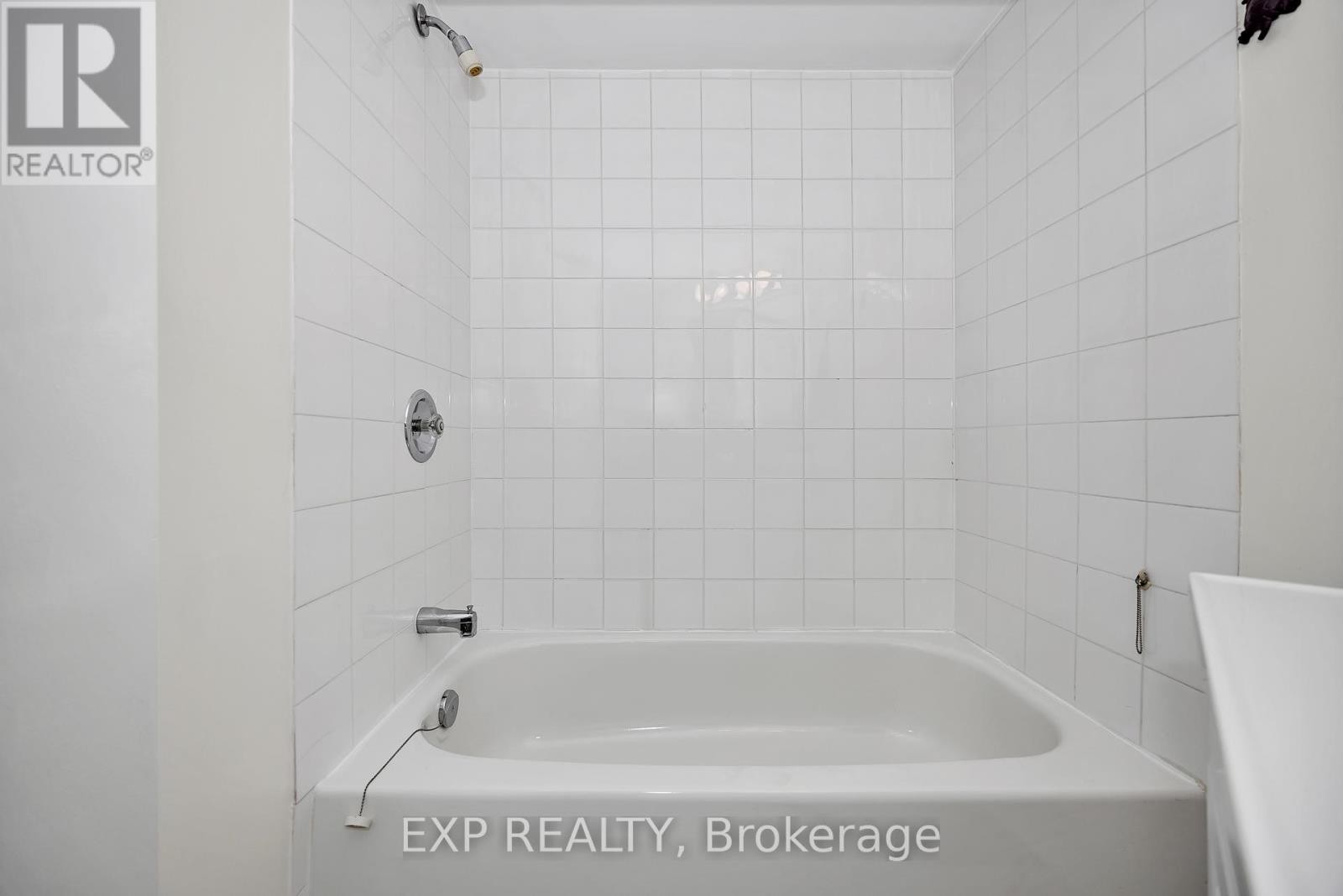 












2 - 518 LISGAR STREET

,
Ottawa,




Ontario
K1R5H5

