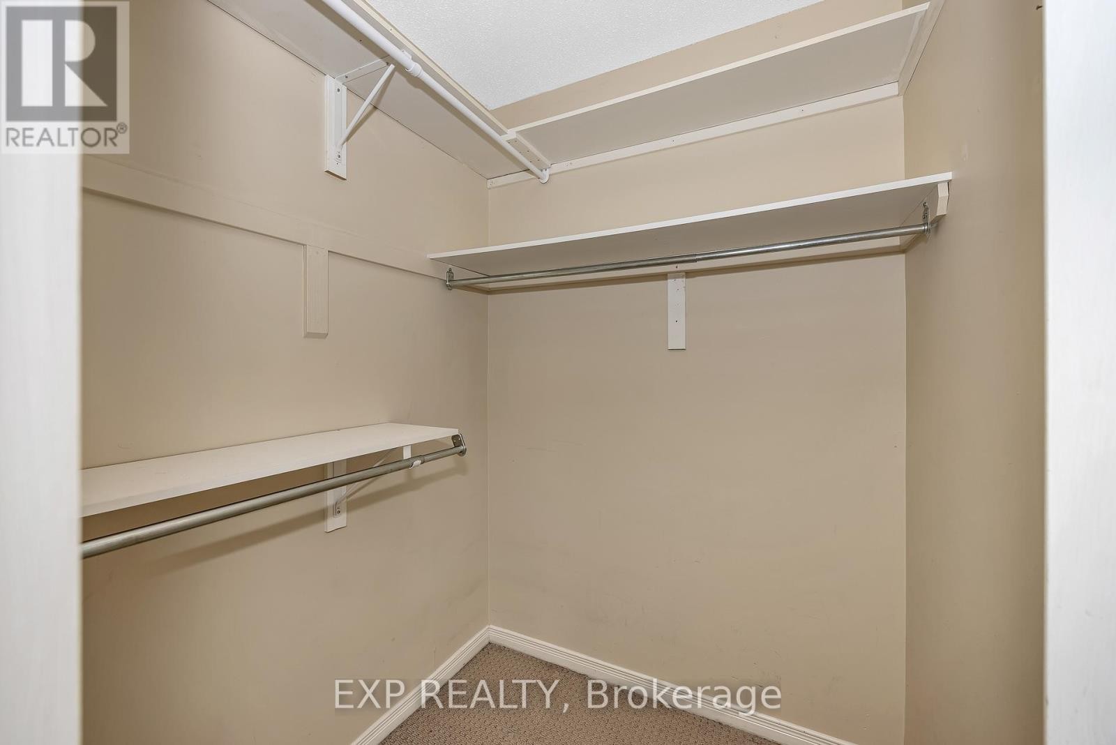 












2 - 518 LISGAR STREET

,
Ottawa,




Ontario
K1R5H5

