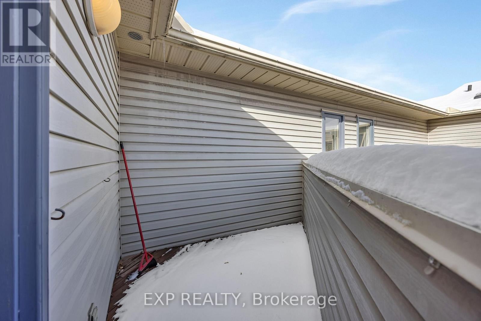 












2 - 518 LISGAR STREET

,
Ottawa,




Ontario
K1R5H5

