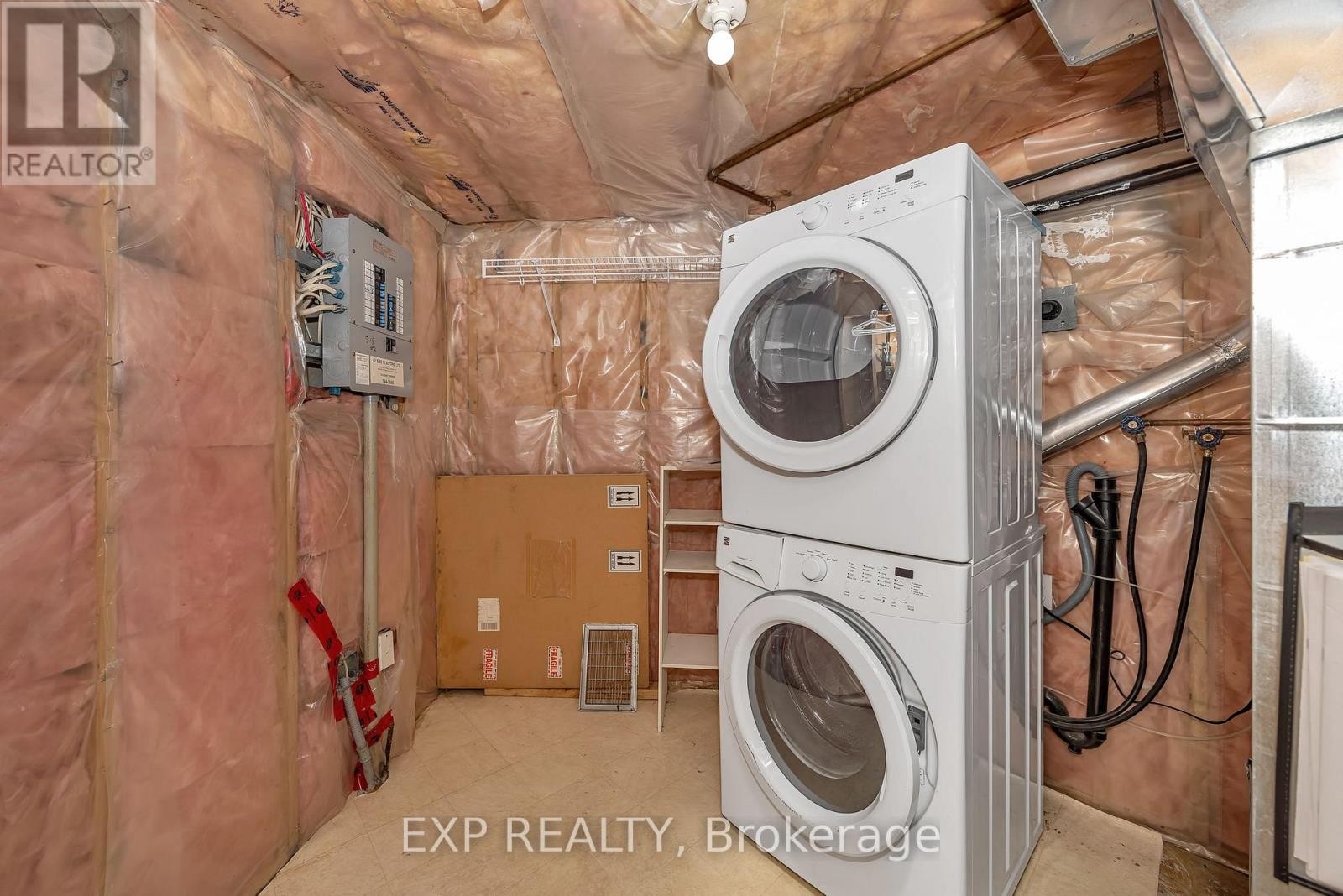 












2 - 518 LISGAR STREET

,
Ottawa,




Ontario
K1R5H5

