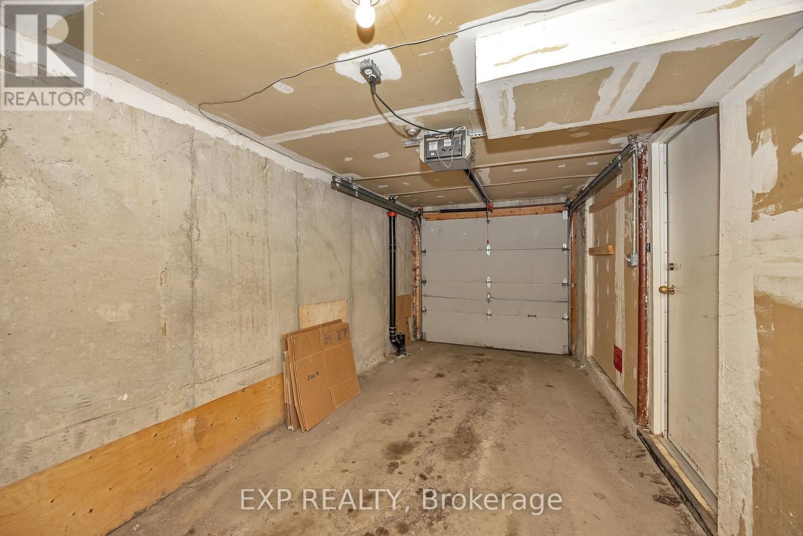 












2 - 518 LISGAR STREET

,
Ottawa,




Ontario
K1R5H5

