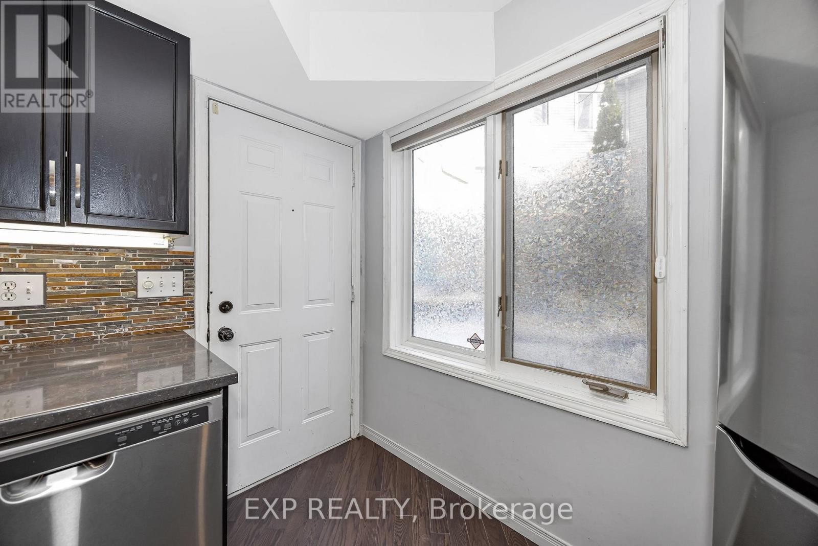 












2 - 518 LISGAR STREET

,
Ottawa,




Ontario
K1R5H5

