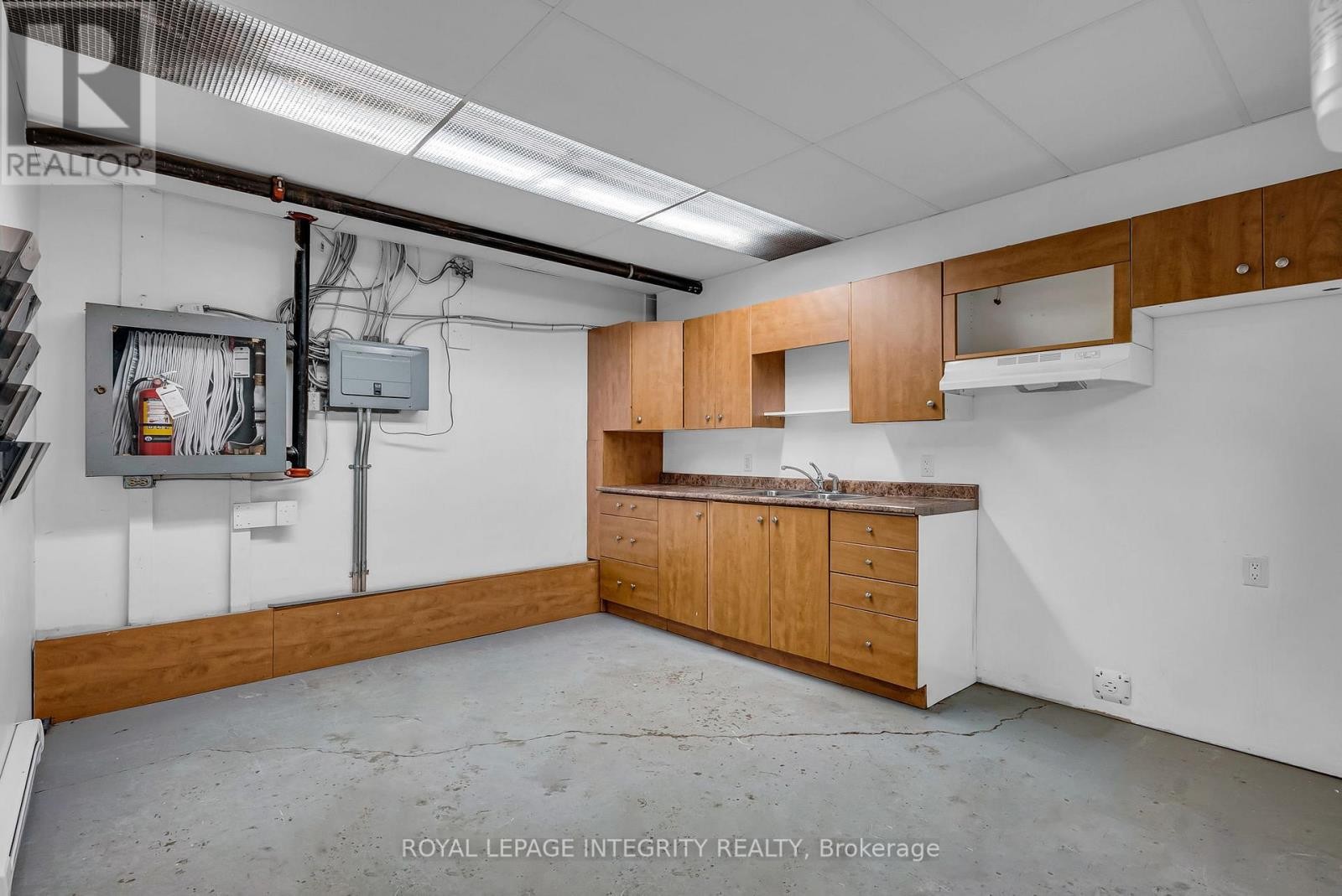 












16 - 3205 SWANSEA CRESCENT

,
Ottawa,




Ontario
K1G3W5

