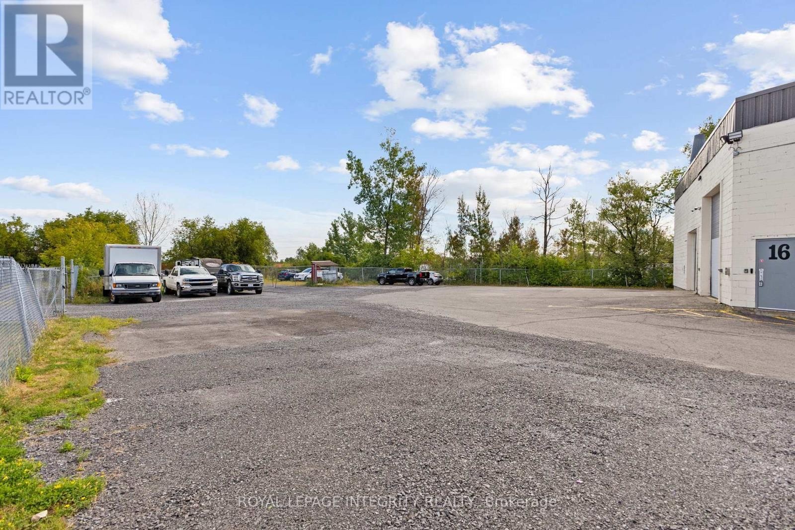 












16 - 3205 SWANSEA CRESCENT

,
Ottawa,




Ontario
K1G3W5

