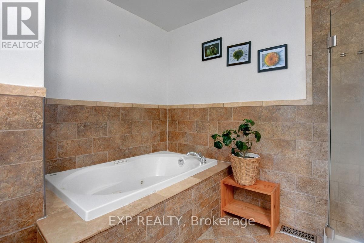 












228 HIDDEN MEADOW AVENUE

,
Ottawa,




Ontario
K1T0C2

