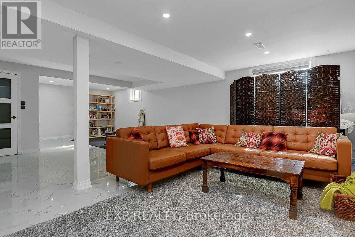 












228 HIDDEN MEADOW AVENUE

,
Ottawa,




Ontario
K1T0C2

