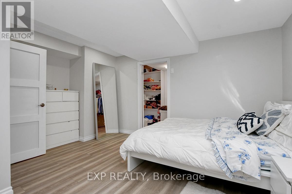 












228 HIDDEN MEADOW AVENUE

,
Ottawa,




Ontario
K1T0C2

