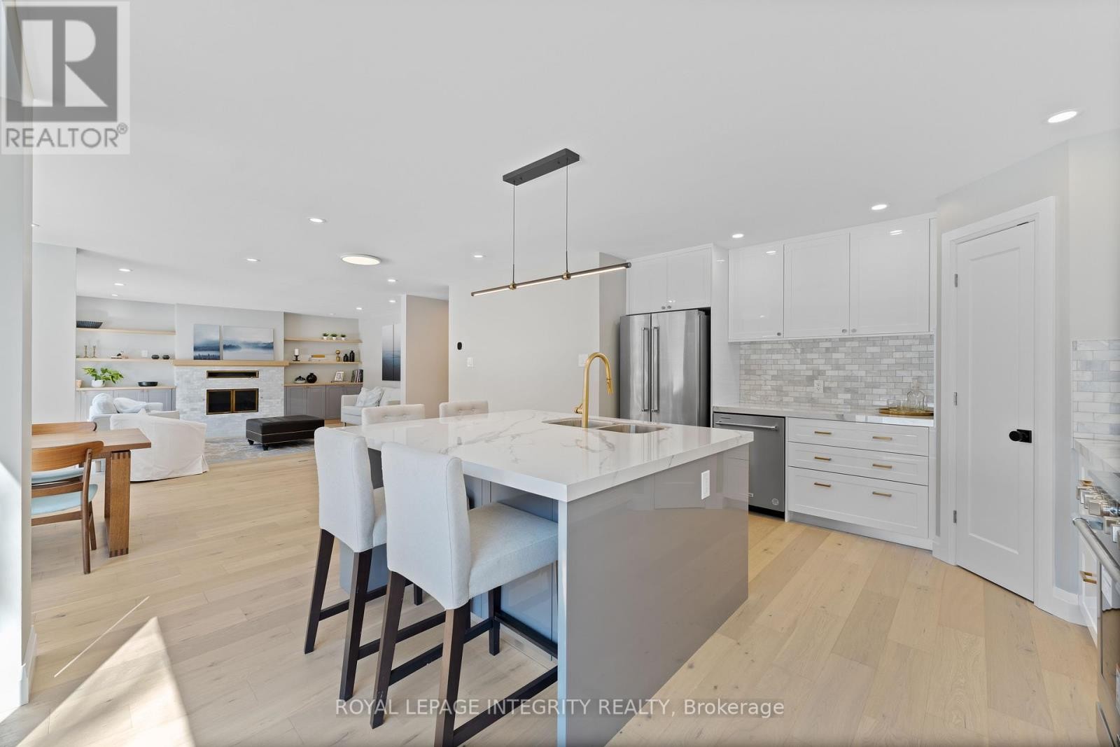 












3440 WOODROFFE AVENUE

,
Ottawa,




Ontario
K2J3Z8

