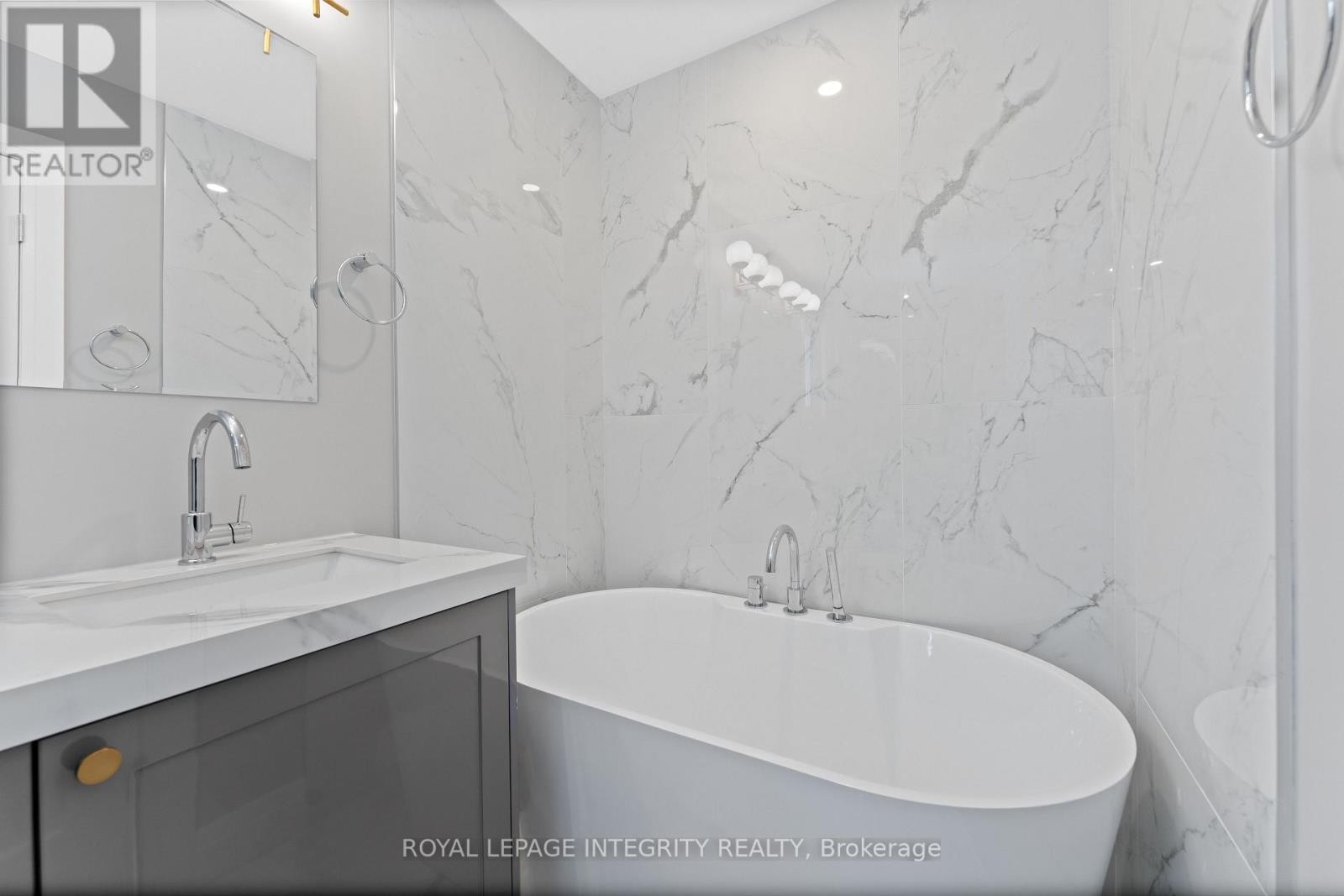 












3440 WOODROFFE AVENUE

,
Ottawa,




Ontario
K2J3Z8

