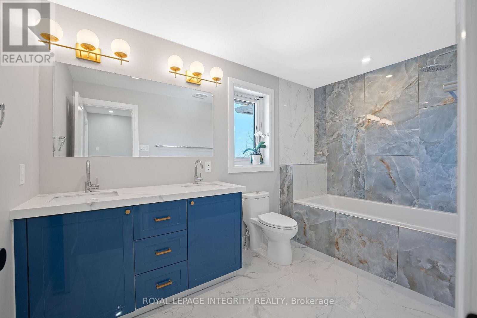 












3440 WOODROFFE AVENUE

,
Ottawa,




Ontario
K2J3Z8

