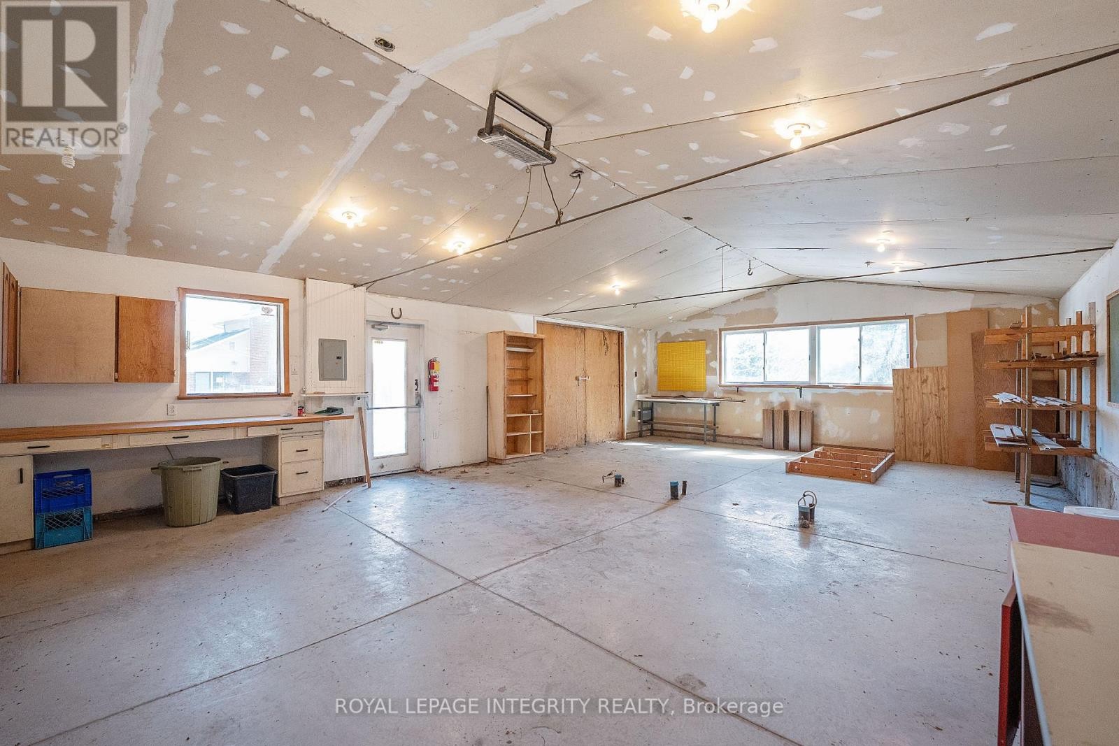 












3440 WOODROFFE AVENUE

,
Ottawa,




Ontario
K2J3Z8

