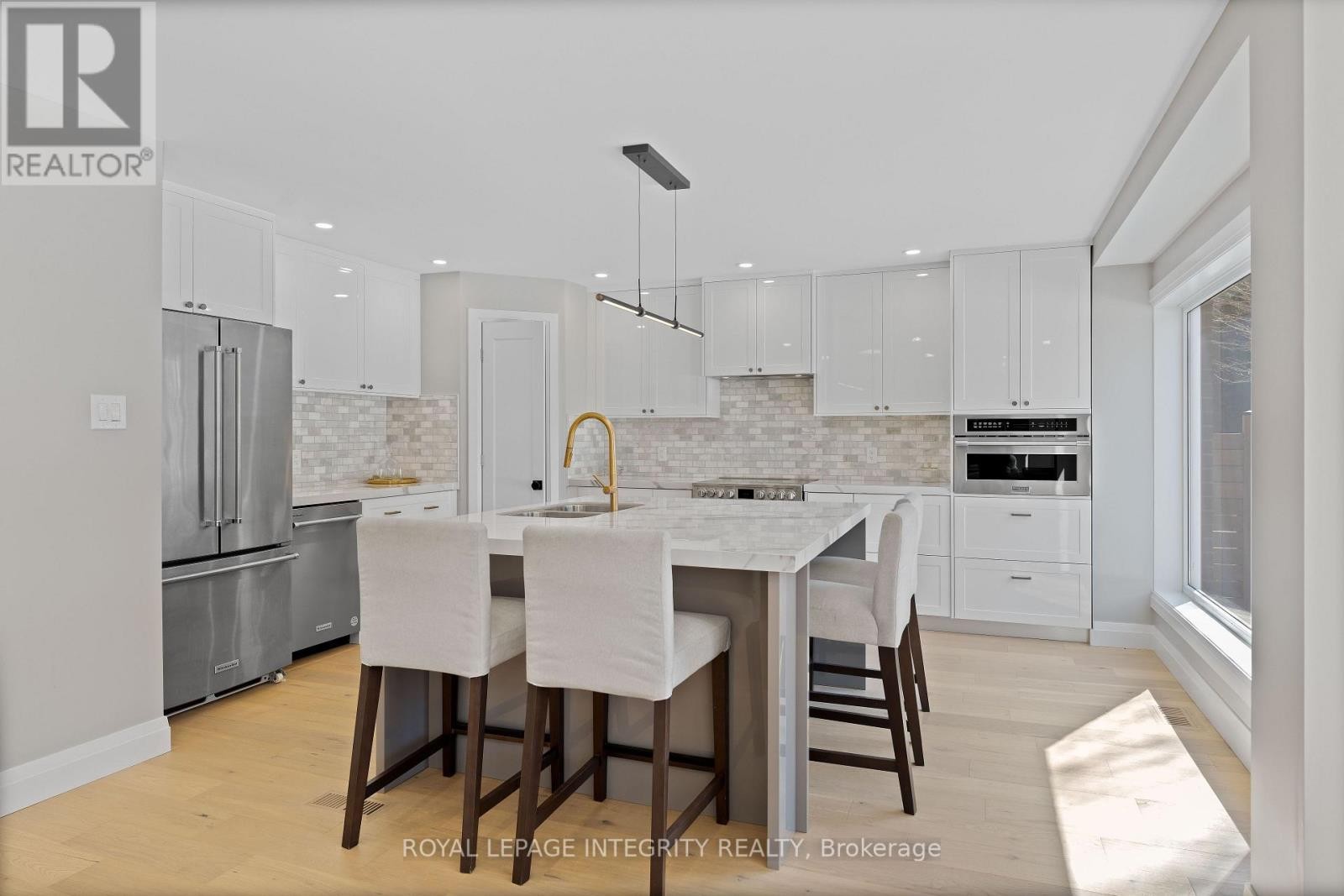 












3440 WOODROFFE AVENUE

,
Ottawa,




Ontario
K2J3Z8

